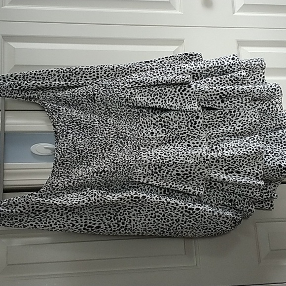 Simplee Plus Step Into Romper Abstract Animal Print 3X - Picture 8 of 12